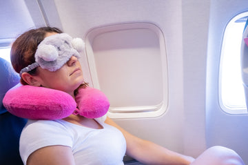 Traveling with contact lenses | 7 Tips for cleaning & storing